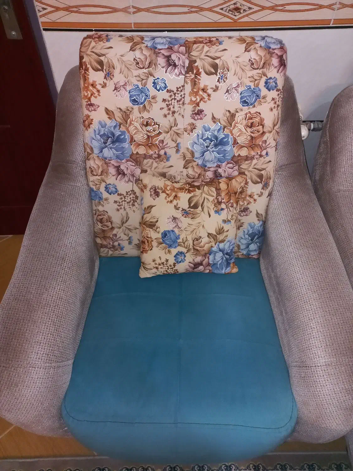 مبل ۹نفره سالم|مبلمان خانگی و میز عسلی|صفادشت, |دیوار