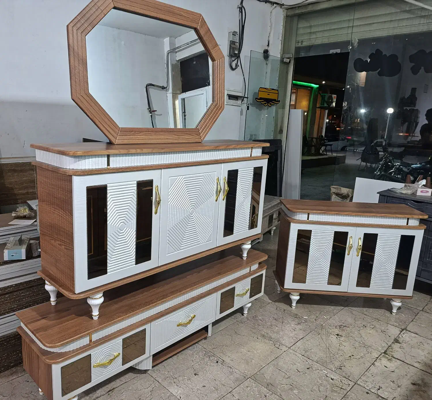 آیینه و کنسول و میز تلویزیون مروارید|بوفه، ویترین، کنسول|تهران, شهرک ولیعصر جنوبی|دیوار