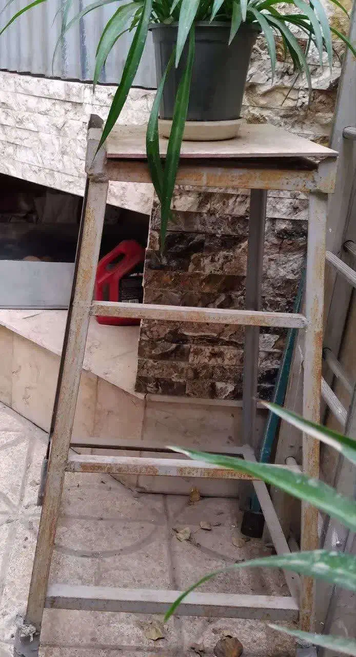 چهار پایه آهنی محکم و سنگین|ابزارآلات|اندیشه, اندیشه فاز ۴|دیوار