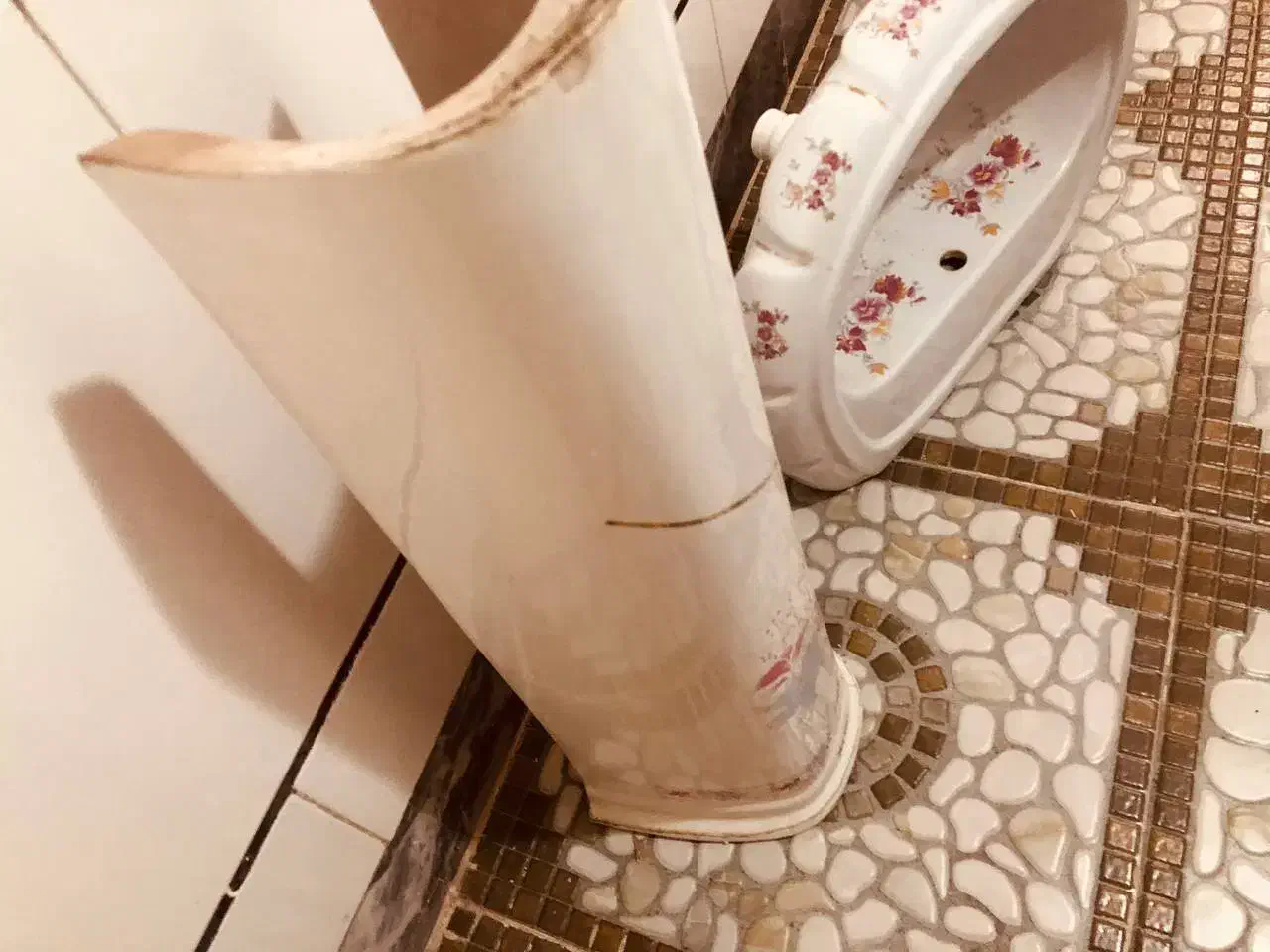 روشویی چینی|لوازم سرویس بهداشتی|ملایر, |دیوار