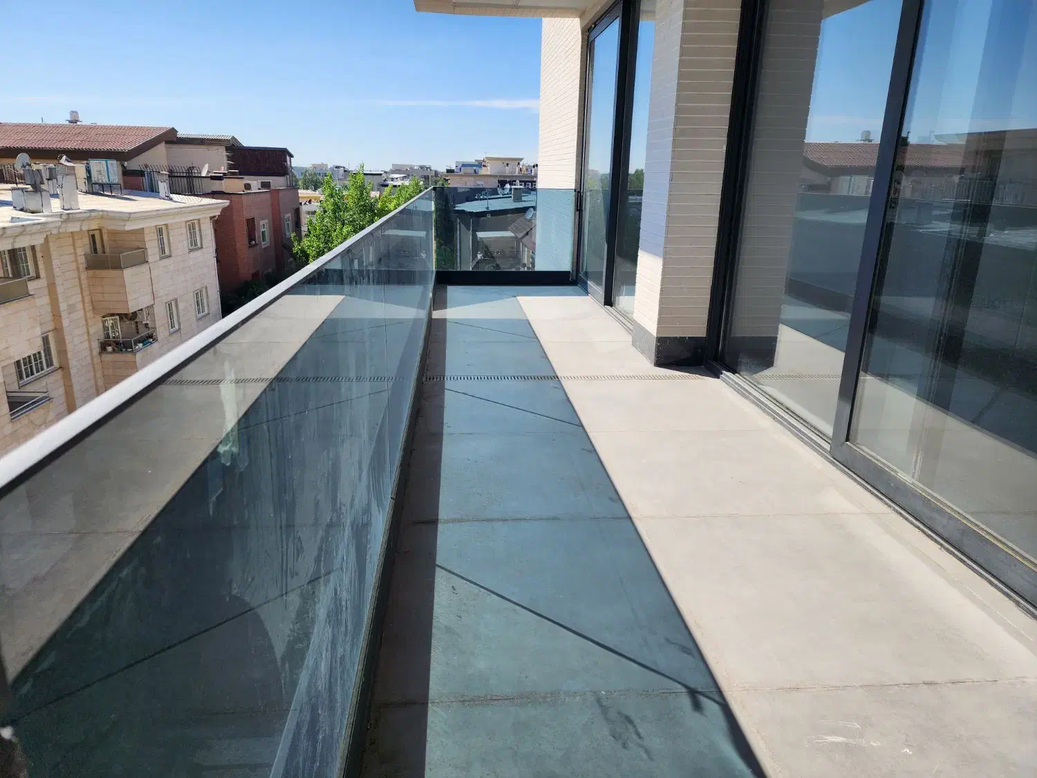 نمای شیشه ای کرتین وال پنجره آلومینیومی ترمال بریک|خدمات پیشه و مهارت|کیش, |دیوار