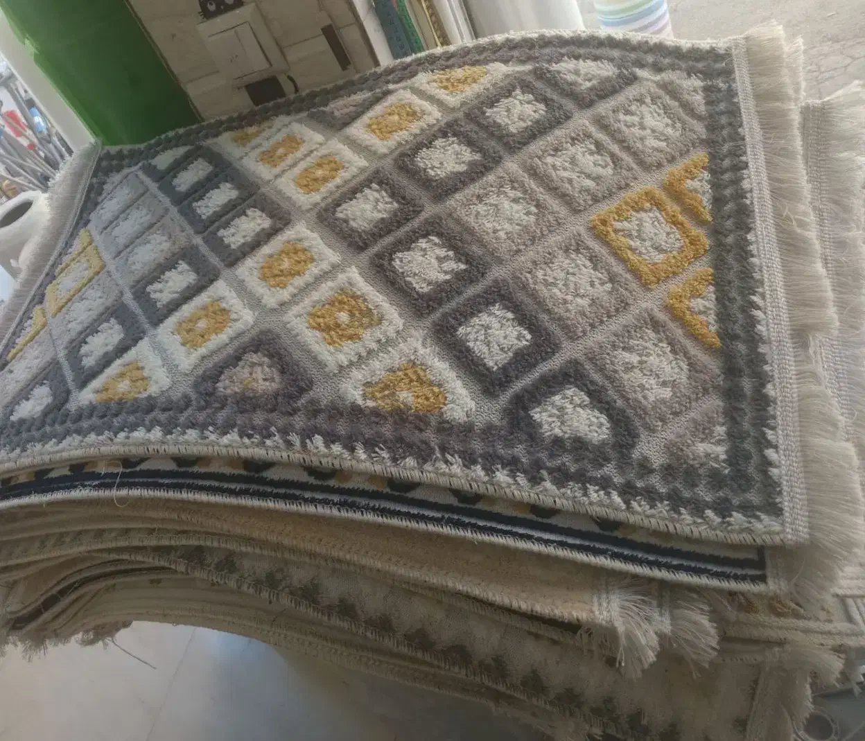 پادری|فرش|نیشابور, شهید بهشتی|دیوار