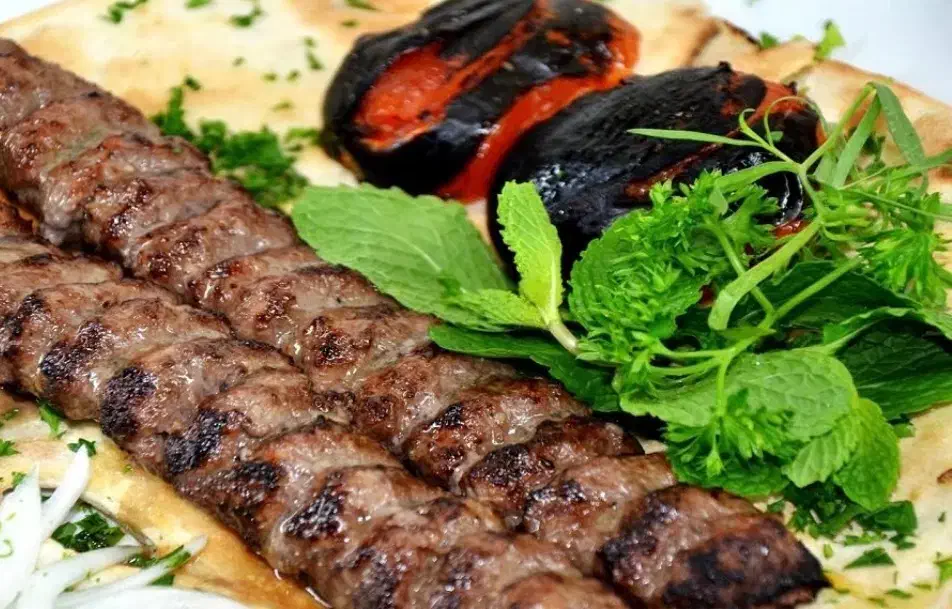 کباب پز کبابی حقوق ۳۵ به بالا توافقی|استخدام خدمات فروشگاه و رستوران|تهران, حکمت|دیوار