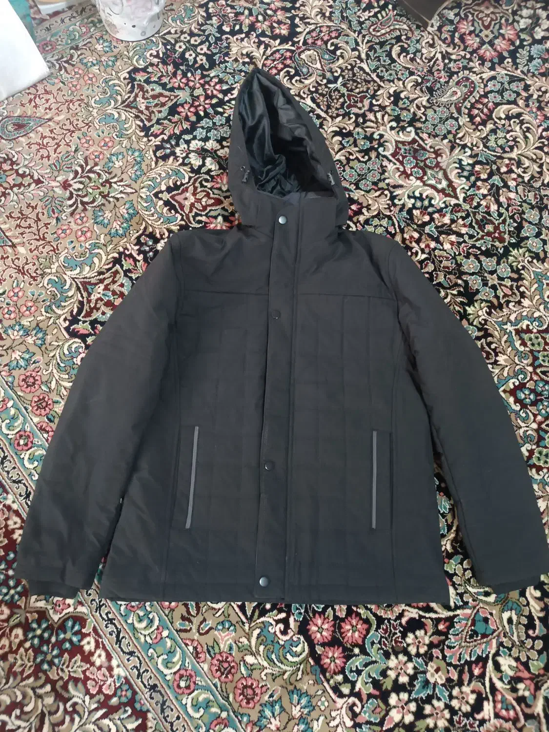 کاپشن|لباس|بم, |دیوار