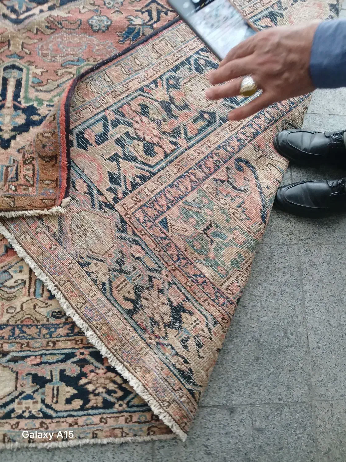 قالی‌ ۱۰متری کهنه‌ و ذاتی|فرش|تهران, آذری|دیوار