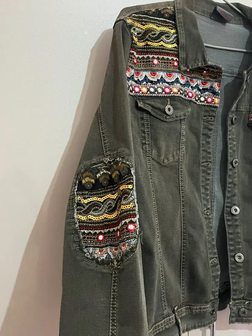 کت جین|لباس|کرمانشاه, |دیوار