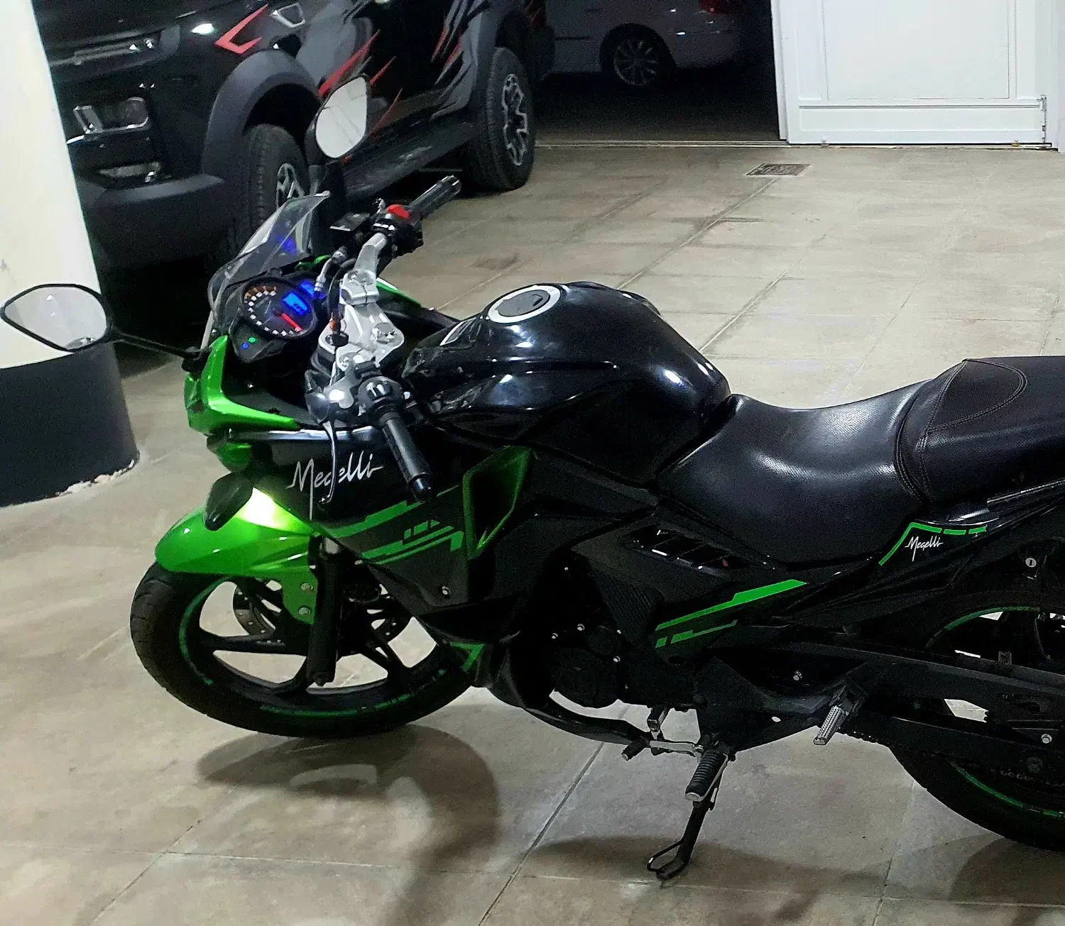 مگلی ۲۰۰ در حد|موتورسیکلت|اصفهان, رزمندگان|دیوار