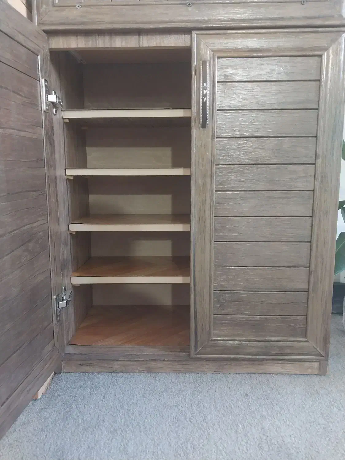 جاکفشی|جاکفشی، کمد، دراور|چناران, |دیوار