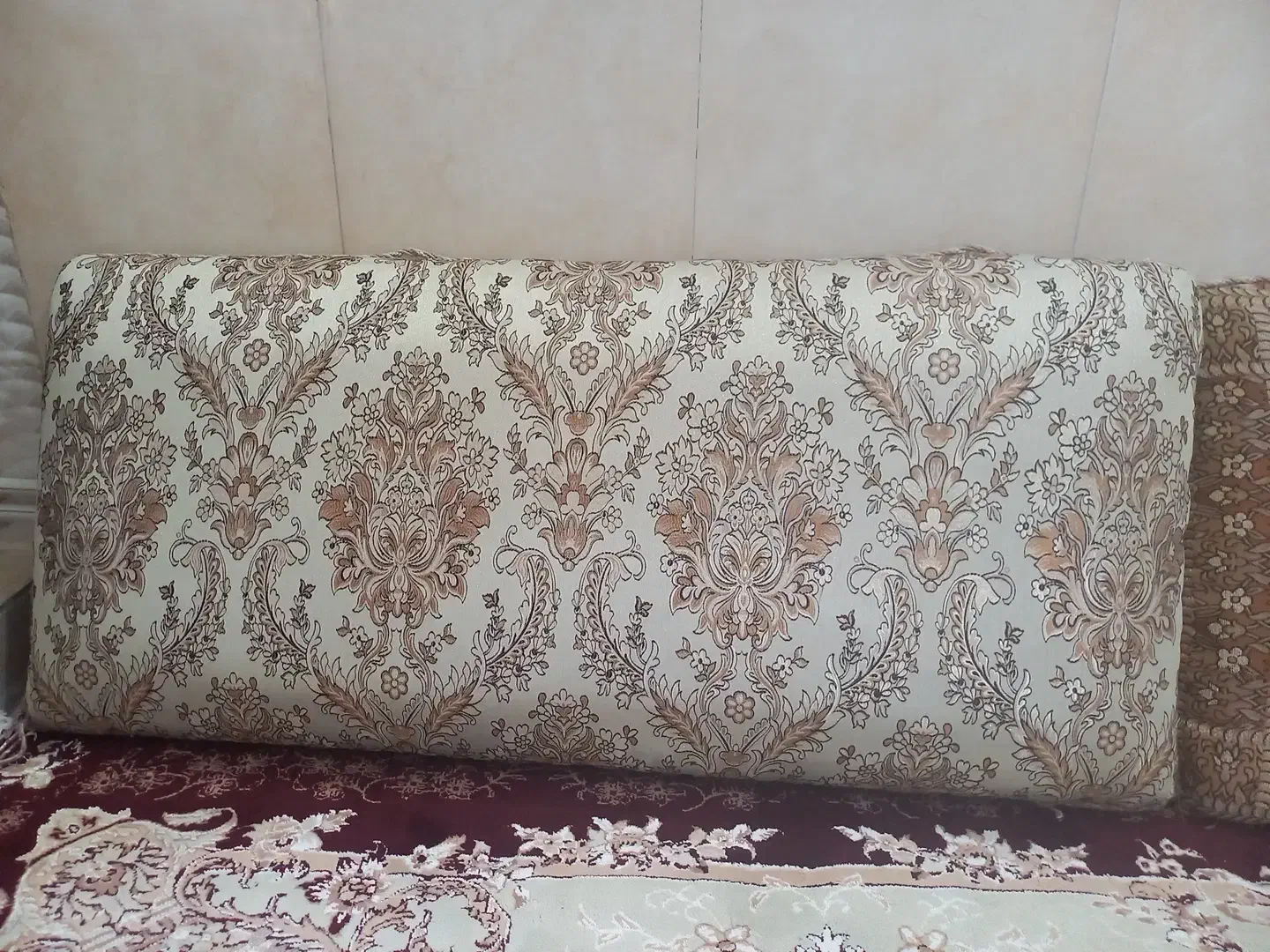 پشتی|پشتی|بروجرد, |دیوار