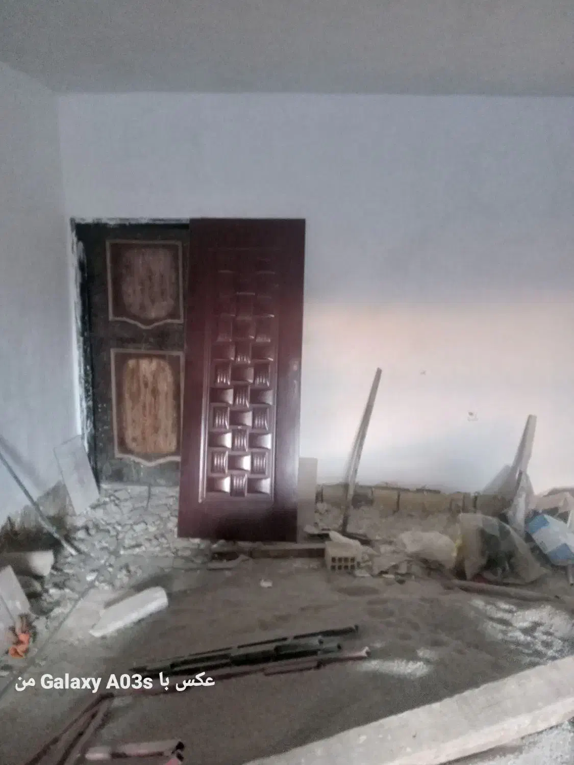 یک فرغون کار کرده یک عدد درب چوبی ۸۷*۲|مصالح و تجهیزات ساختمان|خرمآباد, |دیوار