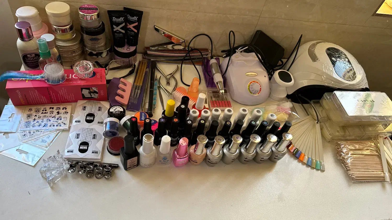 ست کامل وسایل کاشت و ژل ناخن در حد نو|آرایشگاه و سالنهای زیبایی|ساری, |دیوار