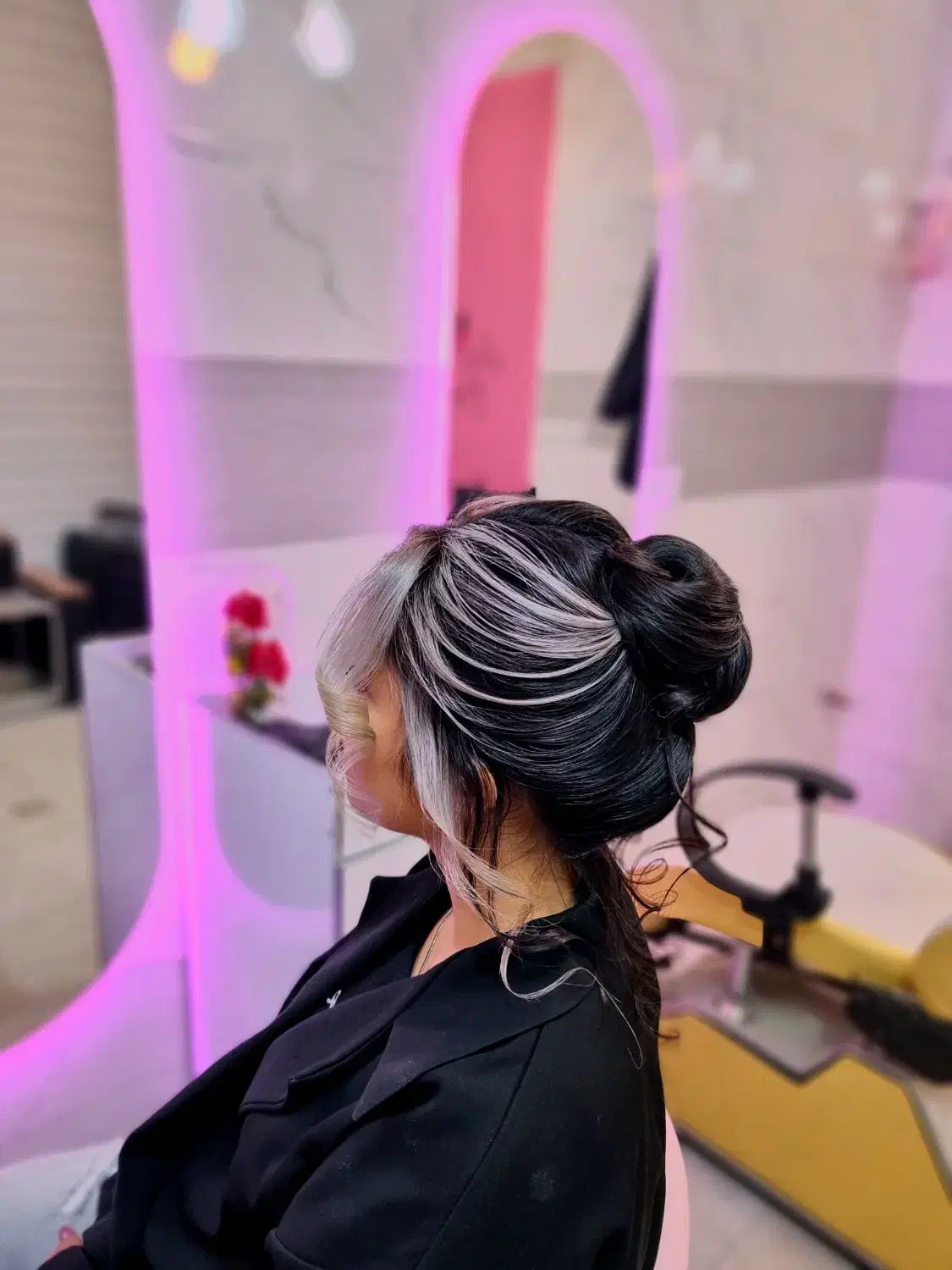 شنیون فقط و فقط ۴۰۰|خدمات آرایشگری و زیبایی|فولادشهر, C4|دیوار