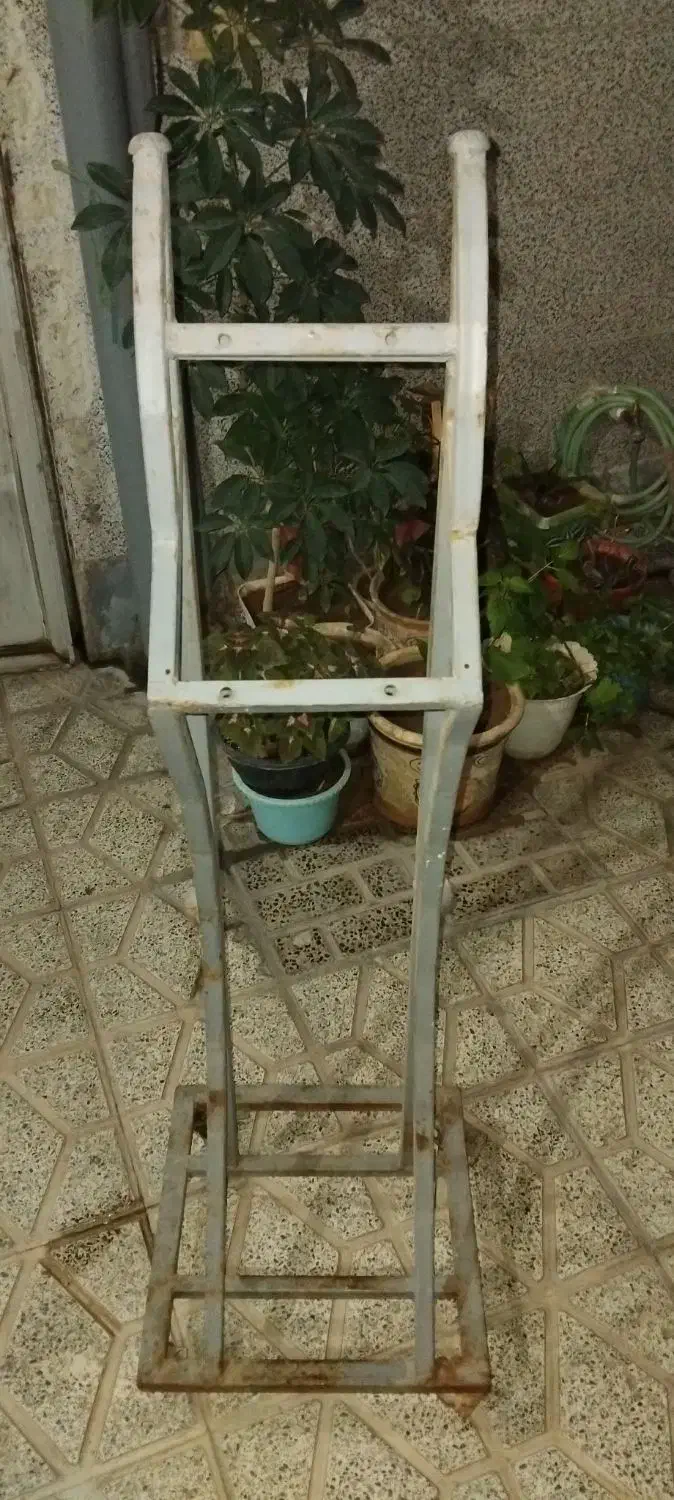 پایه آهنی|صندلی و نیمکت|نظرآباد, رسالت|دیوار