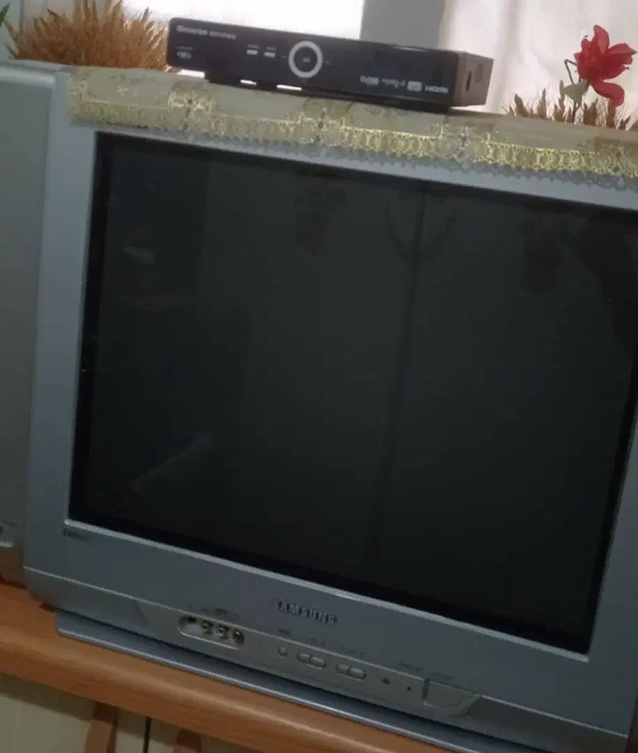 تلویزیون ۲۱ اینچ سامسونگ .صفحه تخت. سالم|تلویزیون و پروژکتور|فردیس, فرامرزیه|دیوار