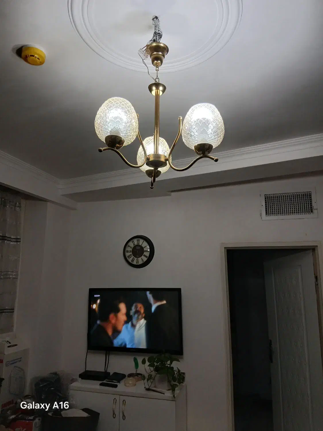 دوعدد لوستر سه شعله ویک عدد چوبی تک شعله|لوستر و چراغ آویز|تهران, هاشمآباد|دیوار