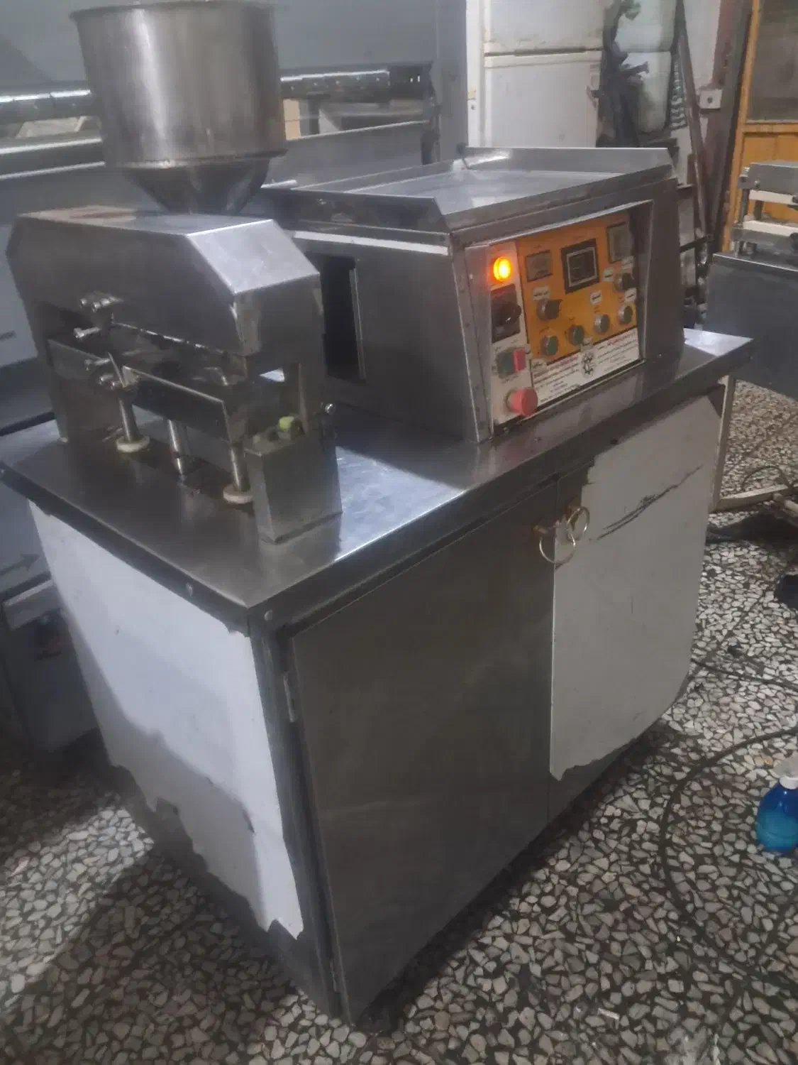 دستگاه کباب پیچ سیخ گیر کباب زن xxn|کافیشاپ و رستوران|خمینیشهر, |دیوار