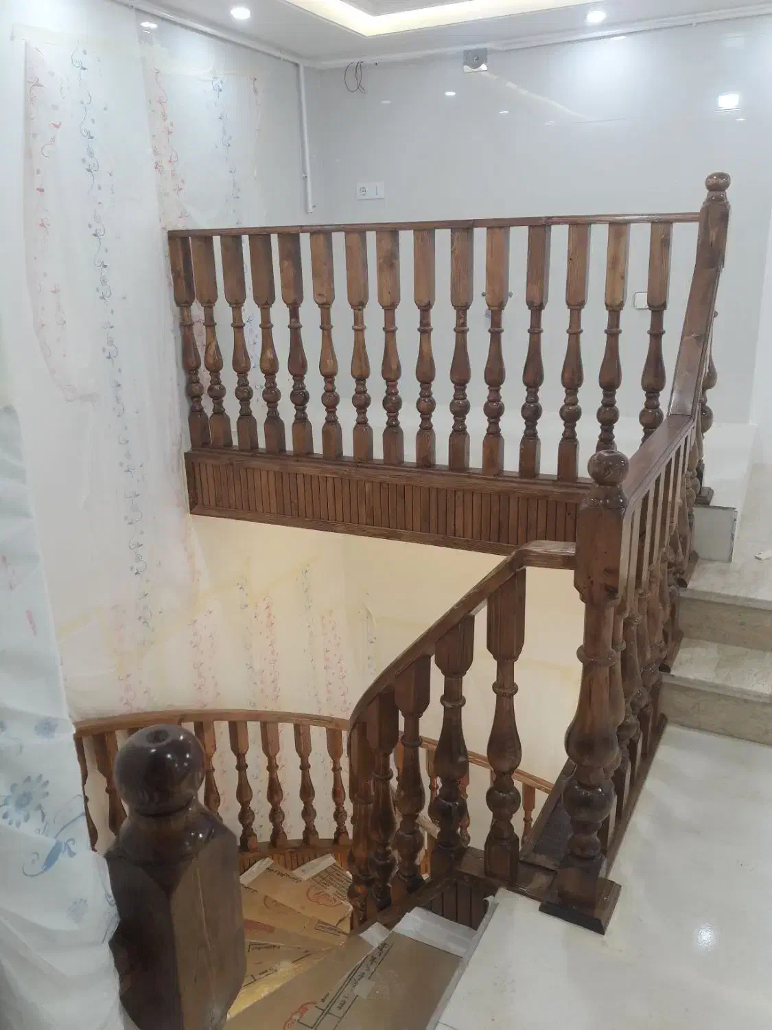 اجرای نرده چوبی و پله چوبی|خدمات پیشه و مهارت|همدان, |دیوار