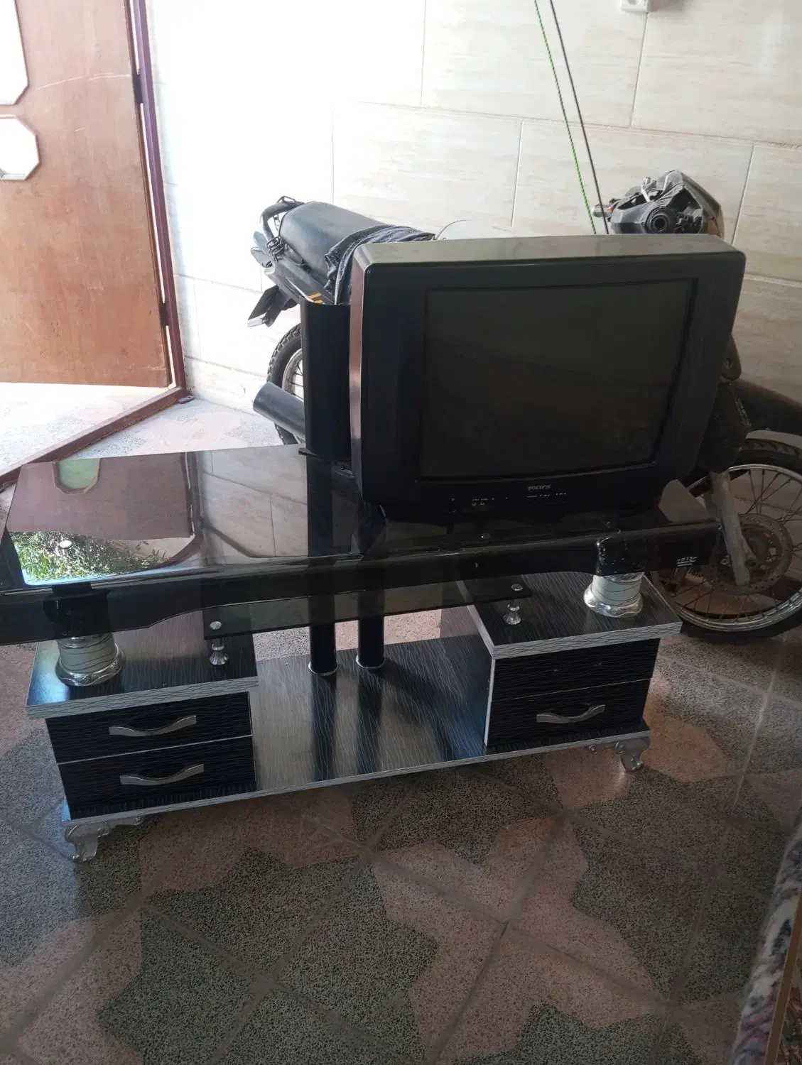 سلام میز تلویزیون وتلویزیون|میز تلویزیون|اردکان, |دیوار