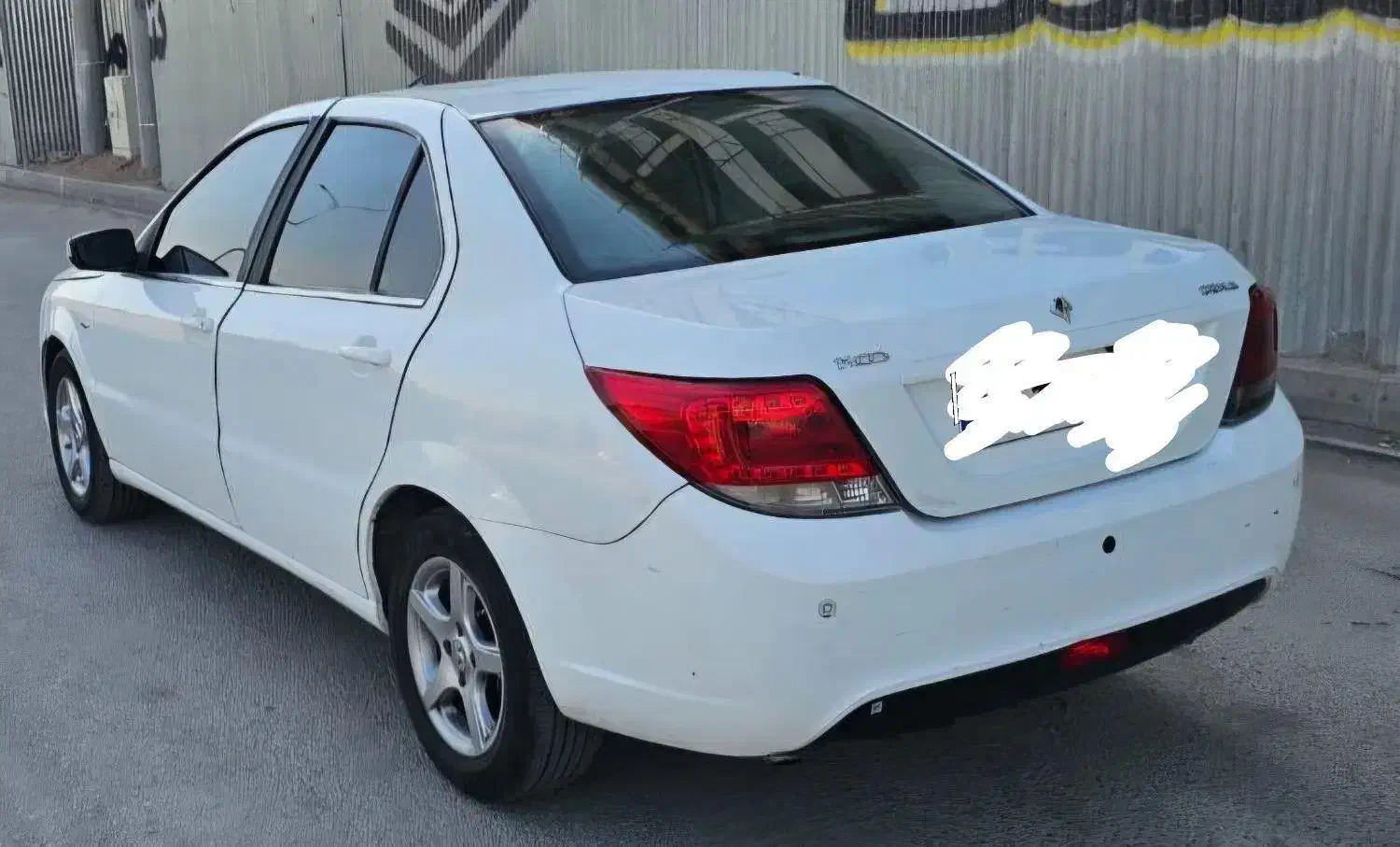 دنا EF7|خودرو سواری و وانت|اصفهان, باغ دریاچه|دیوار