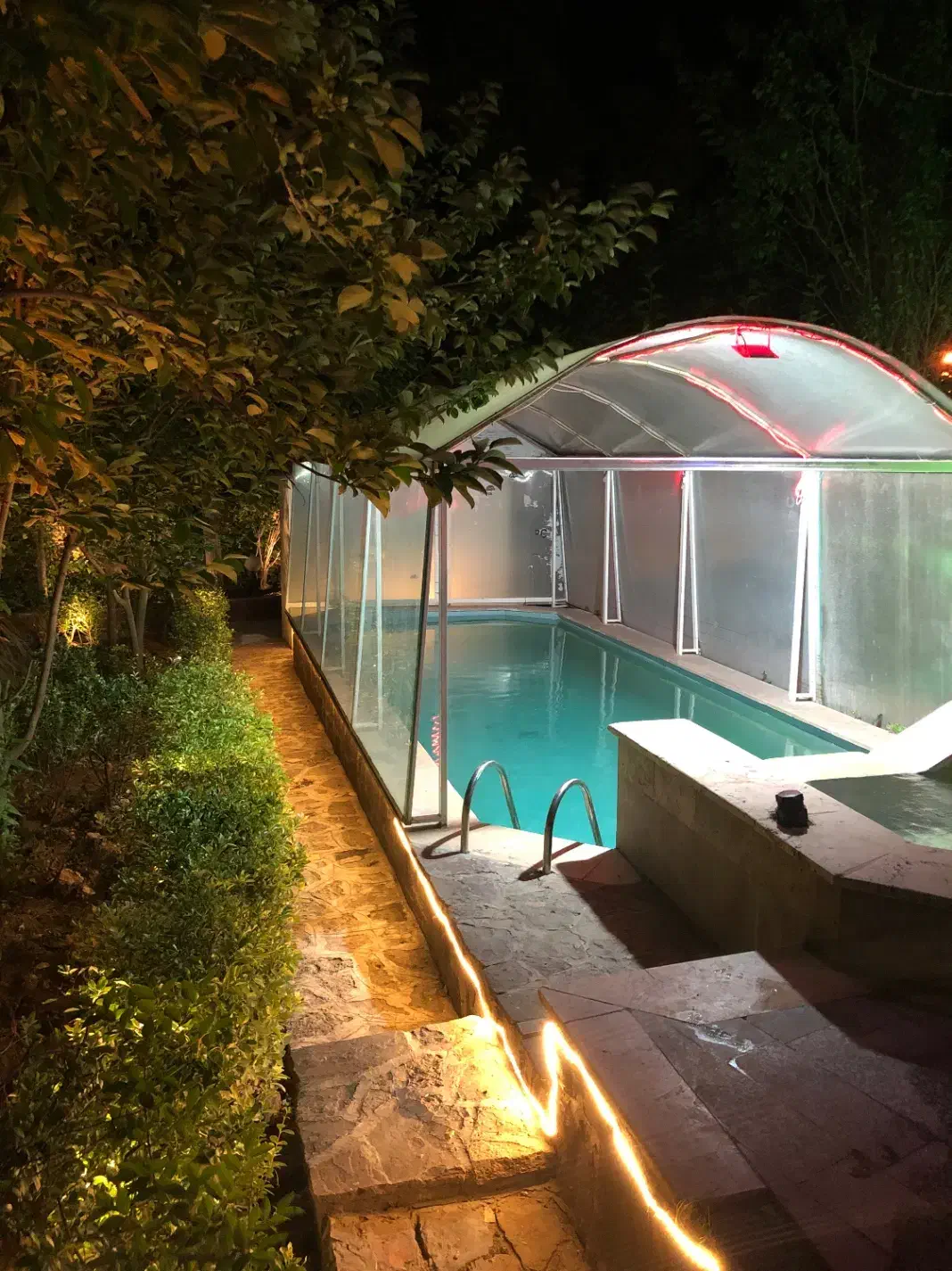 اجاره ویلا در بهترین منطقه اب و هوایی|اجارهٔ کوتاهمدت ویلا و باغ|مشهد, چاهشک|دیوار