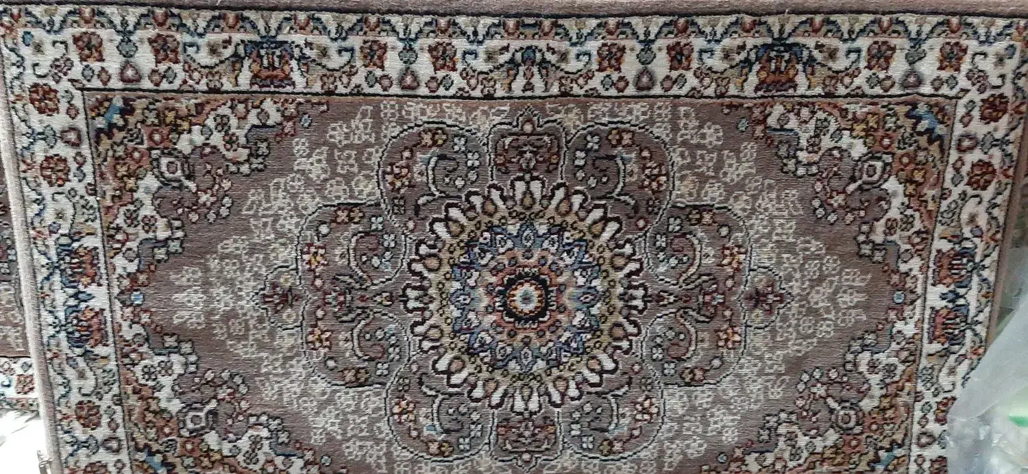 پشتی رو فرش دار|پشتی|فردیس, فردیس|دیوار