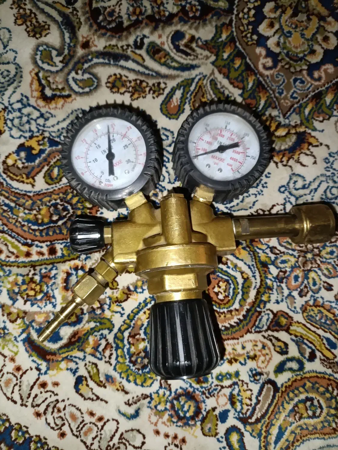 مانو متر|ابزارآلات|رباط‌کریم, رباط‌کریم|دیوار