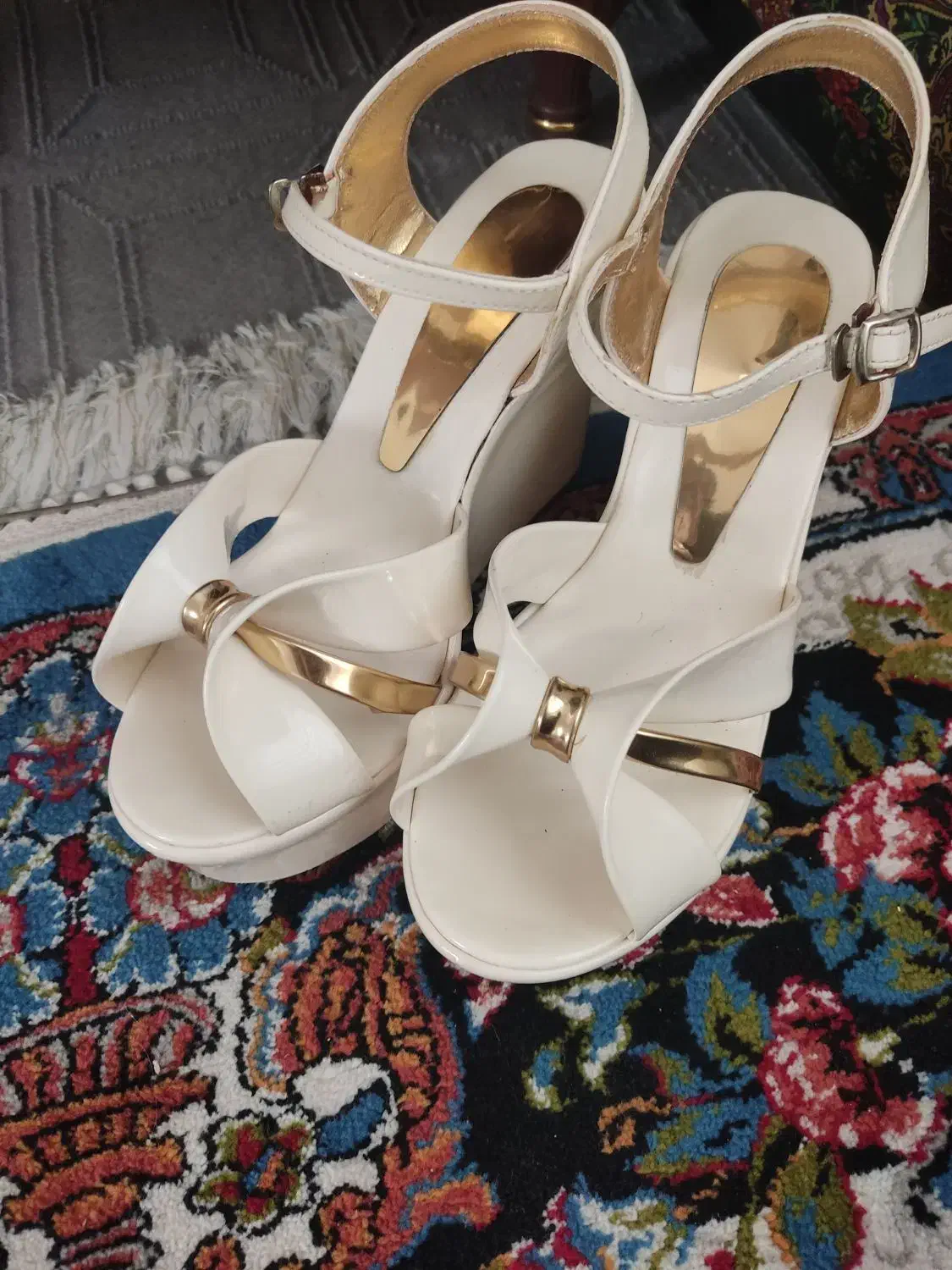 کفش نو|کیف، کفش، کمربند|نیشابور, فردوسی جنوبی|دیوار