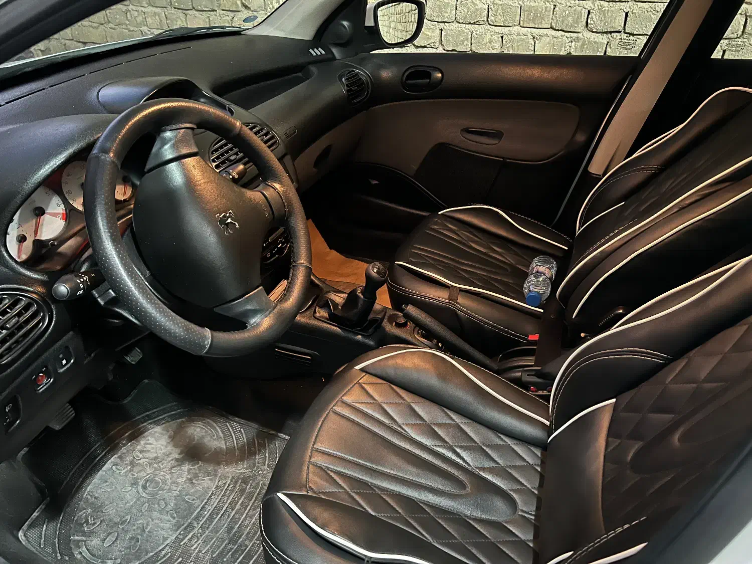 پژو۲۰۷/سفید/کم کار خانگی۱۴۰۲/مشابه صفر/سقف فلز|خودرو سواری و وانت|اصفهان, خانه اصفهان|دیوار