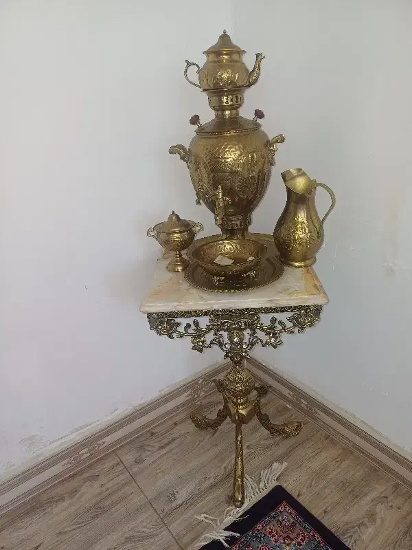 سماور ذغالی برنز ۶لیتری نو با میز برنز|سماور، چایساز، قهوهساز|نهاوند, |دیوار