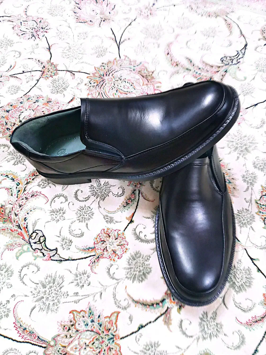 کفش بندی و بی بند|کیف، کفش، کمربند|قم, طلاب غیر ایرانی|دیوار