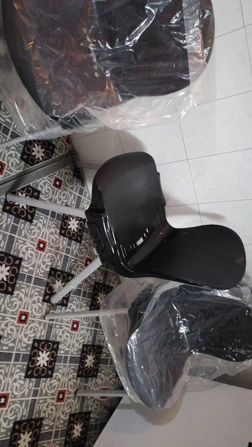 صندلی پلاستیک جنس خوب پابه فلز نو نو|صندلی و نیمکت|کرمان, |دیوار