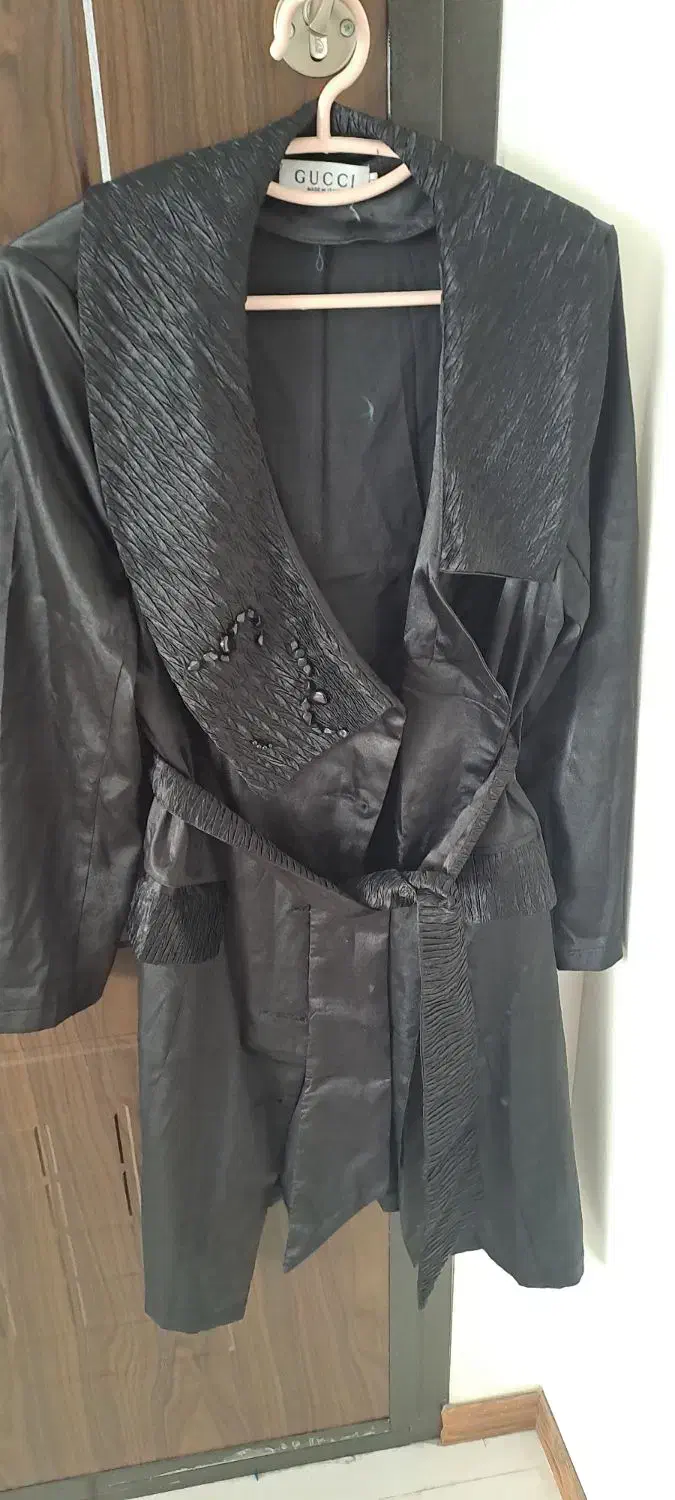 مانتو جنس ساتن خارجی  از کیش خریداری شده|لباس|تهران, نارمک|دیوار