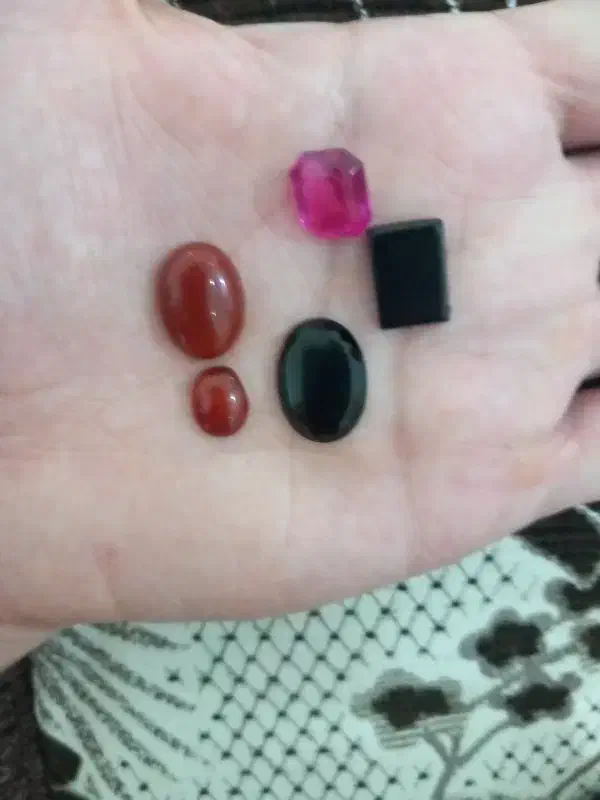 عقیق یمنی سرخ ،نگین یاقوت رز، عقیق سیاه یمنی|جواهرات|خرم‌آباد, |دیوار