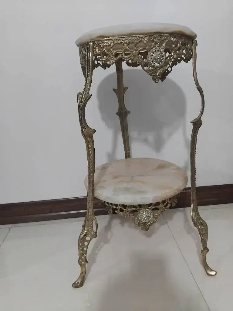 میز تلفن برنز و ساعت مچی زنانه و مردانه|میز تلفن|مشکیندشت, |دیوار