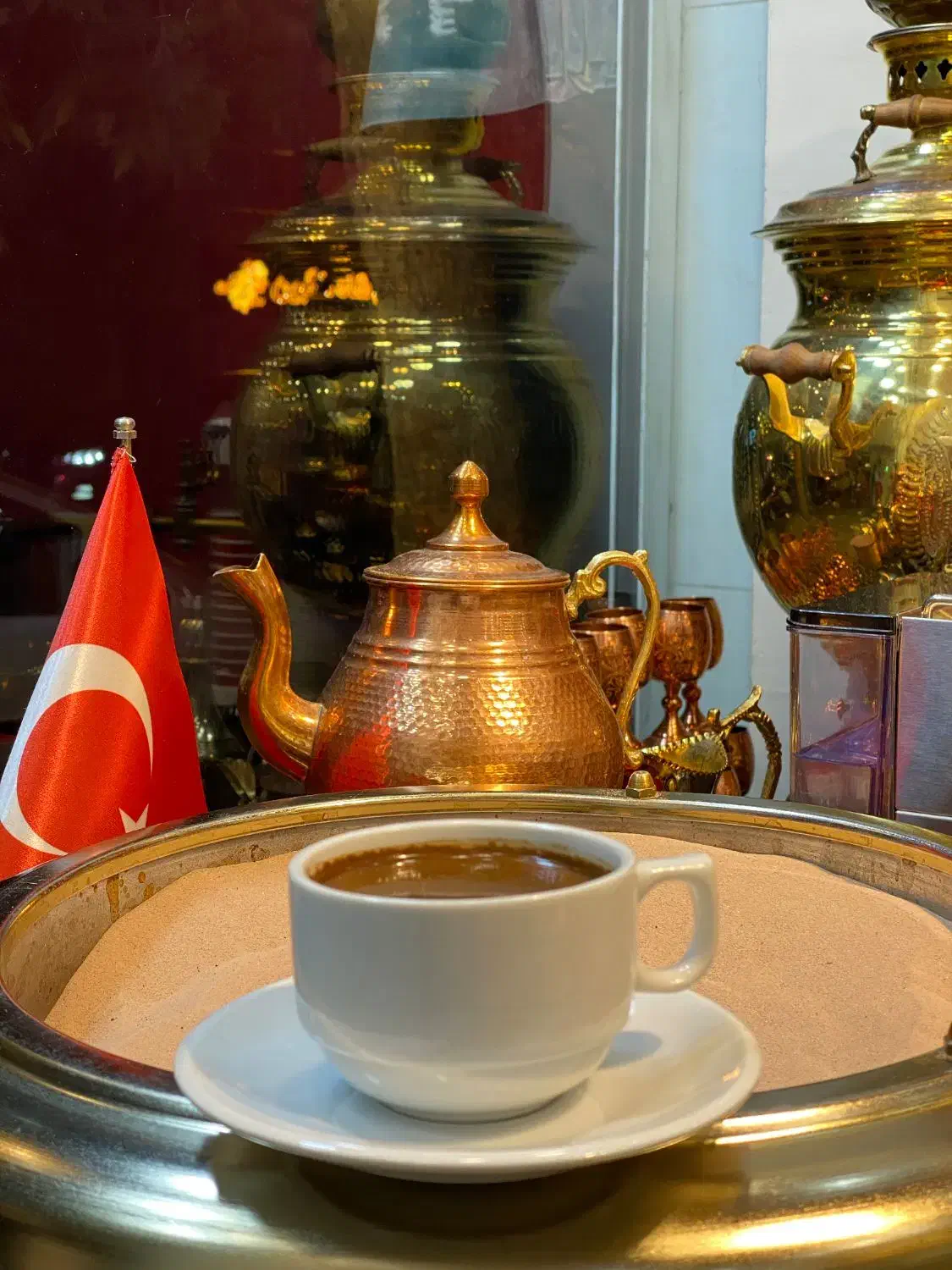 تکمیل پرسنل کافه، ویتر ، کانتر ، بارستا مبتدی|استخدام خدمات فروشگاه و رستوران|تهران, فردوس|دیوار