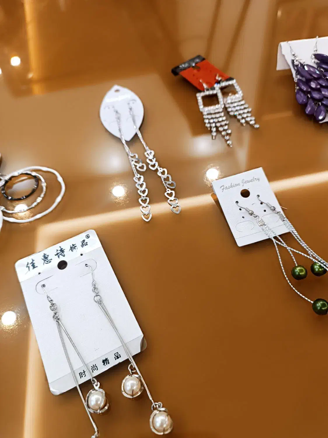 گوشواره آویز و چسبی|بدلیجات|پرند, فاز ۱|دیوار