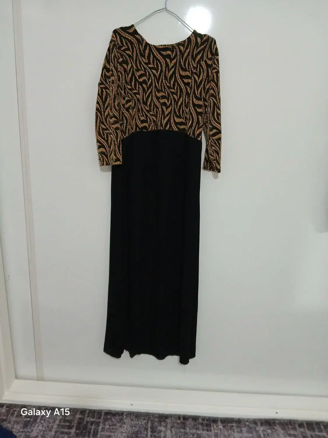 لباس مجلسی|لباس|اقبالیه, |دیوار