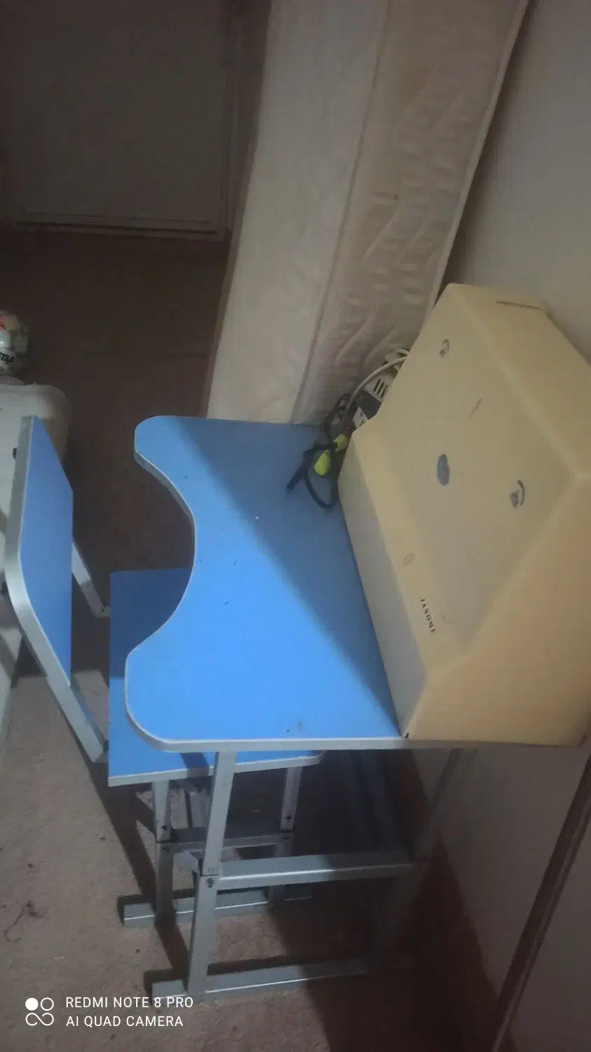 میز و صندلی|میز تحریر و کامپیوتر|صدرا-فارس, فاز ۲|دیوار