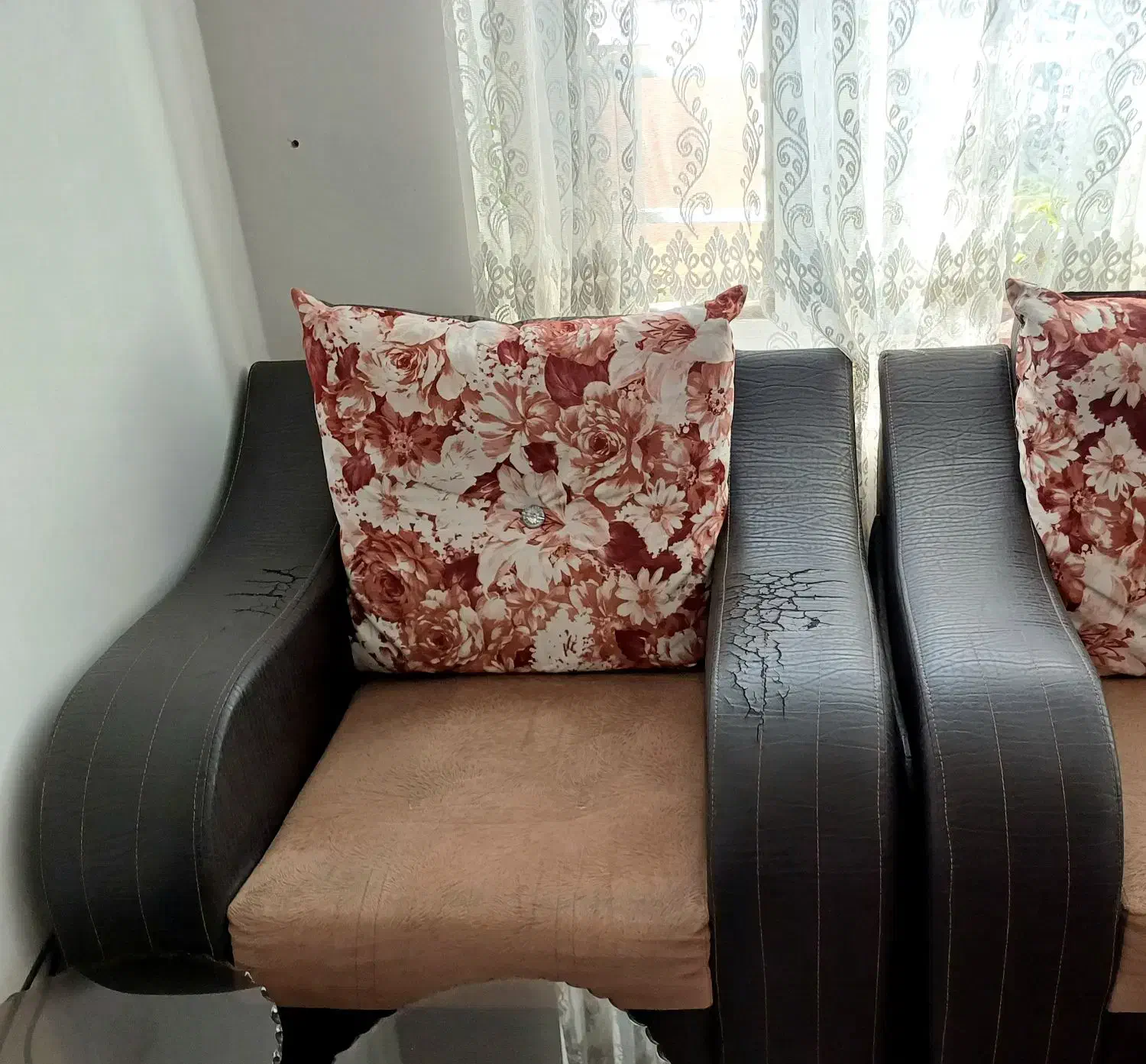 مبل راحتی|مبلمان خانگی و میز عسلی|شیراز, کوشک میدان|دیوار