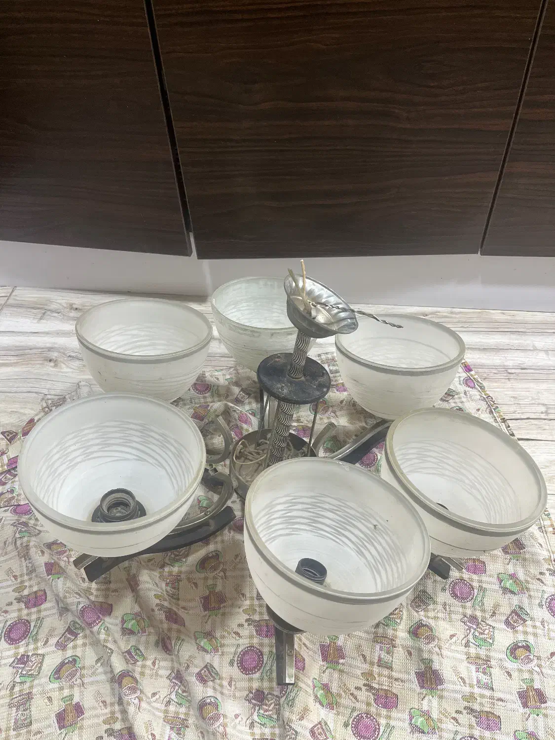 لوستر شش چراغی|لوستر و چراغ آویز|رشت, شهرک پردیسان|دیوار