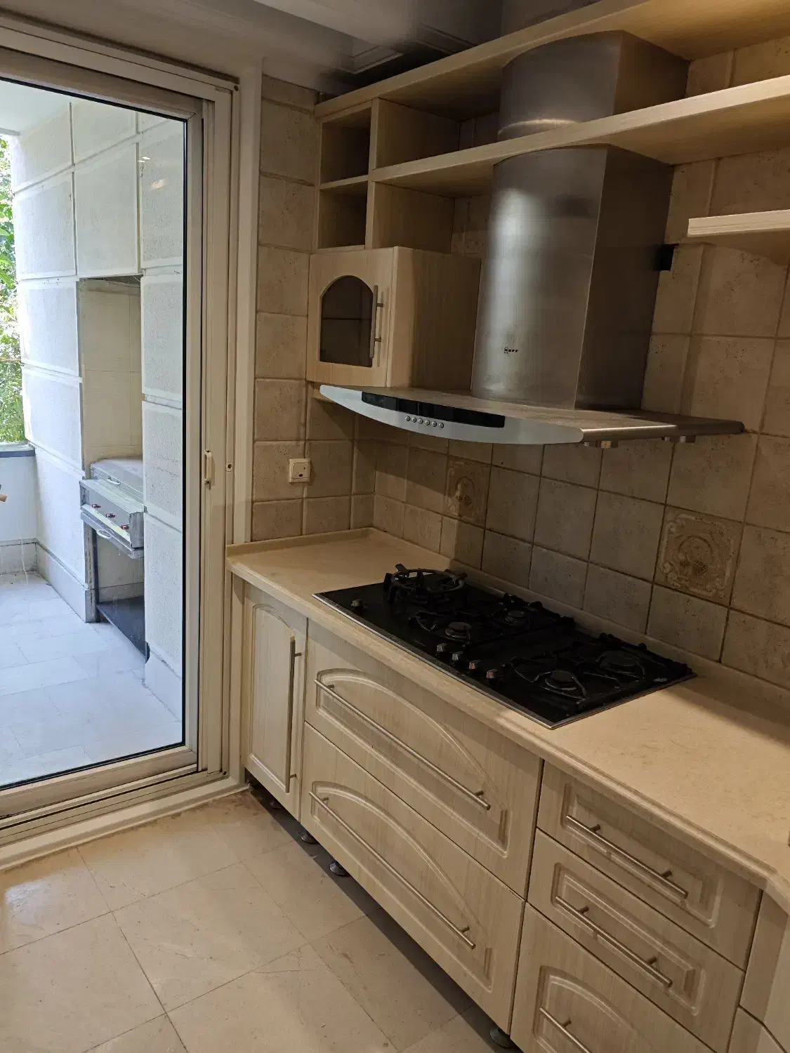 ۳۳۰متر کم واحد سالن و‌نشیمن مجزا