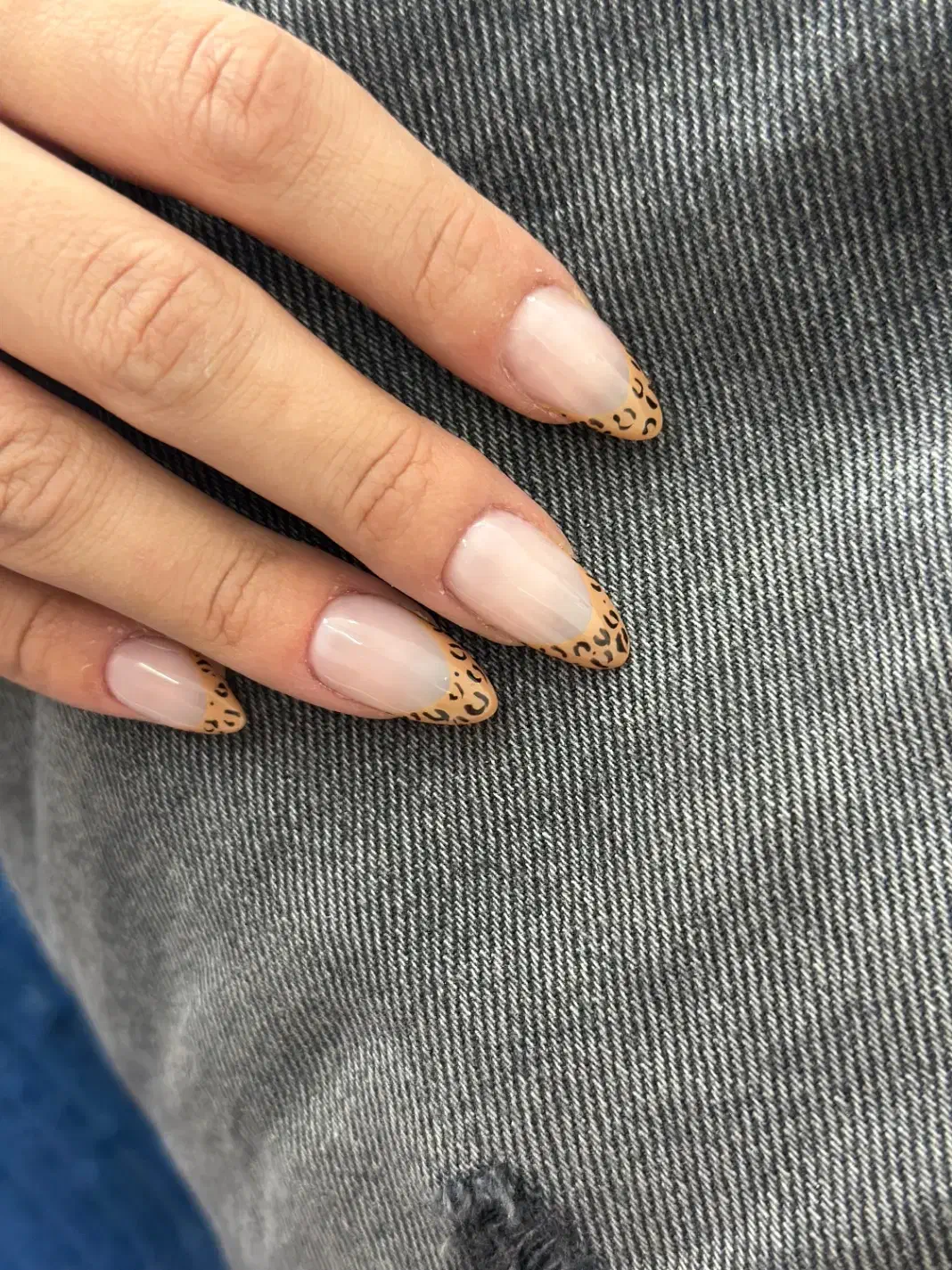 کاشت ناخن با بهترین متریال و مناسب ترین قیمت|خدمات آرایشگری و زیبایی|تهران, هوانیروز|دیوار