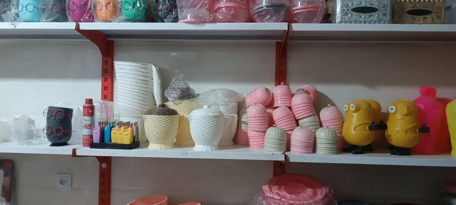 فروش کلی وسایل پلاستیک فروشی|ظروف نگهدارنده، پلاستیکی، یک‌بارمصرف|سنندج, |دیوار