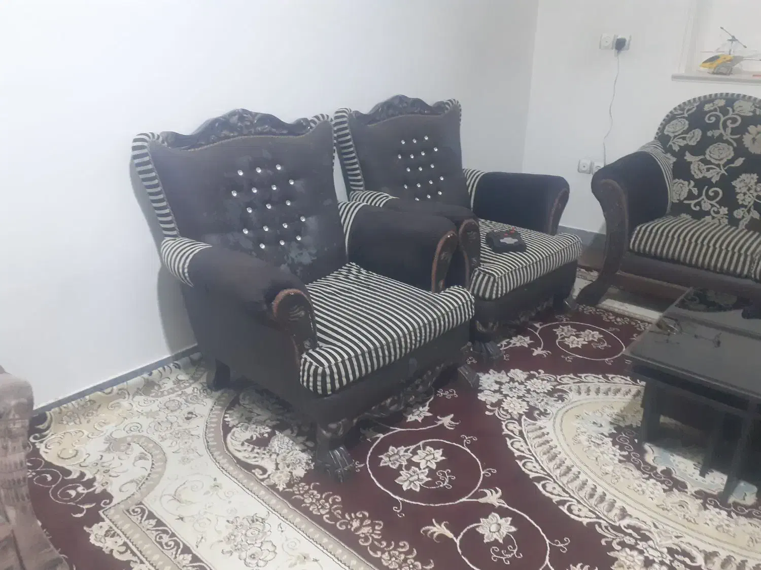 ۲دست مبل وپشتی|مبلمان خانگی و میز عسلی|قم, تعویض پلاک|دیوار