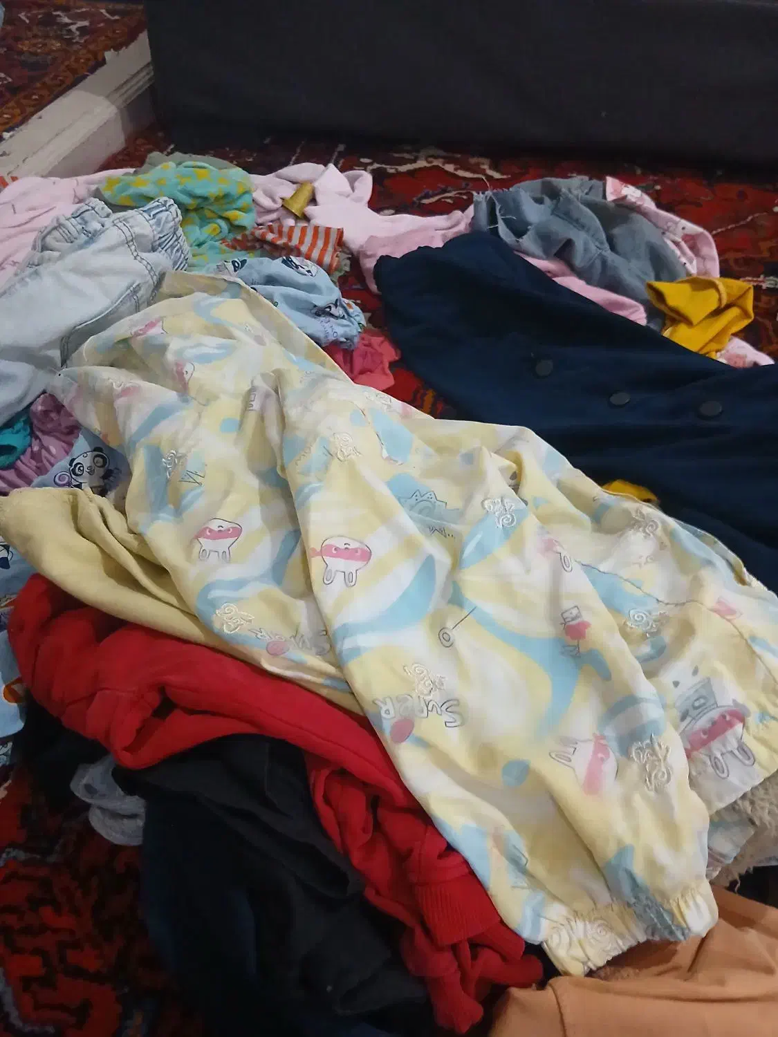 لباس بچهگانه|کفش و لباس بچه|صوفیان, |دیوار