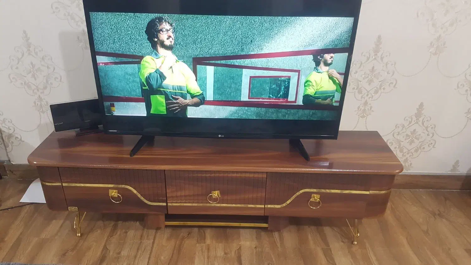 ست آیینه کنسول و میز تیوی|بوفه، ویترین، کنسول|آبادان, |دیوار