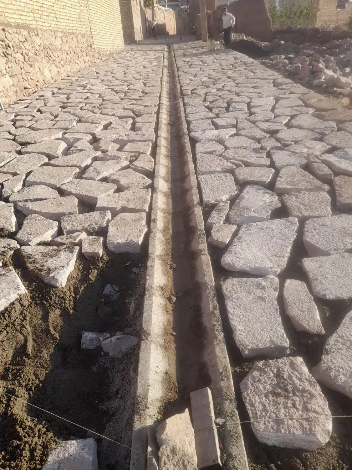 اجرای پروژه سنگ فرش به متراژ ۵۰۰مترمربع|استخدام معماری، عمران و ساختمانی|آبش احمد, |دیوار