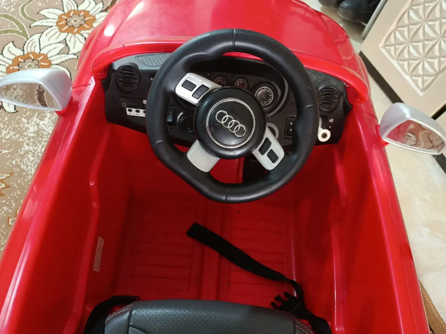 ماشین شارژی در حد نو باتری سالم دو موتوره|اسباببازی بچه|کرمانشاه, |دیوار