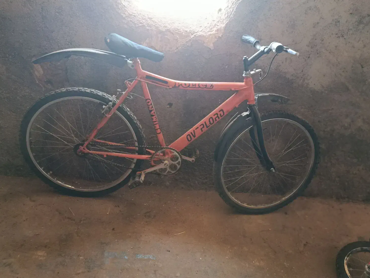 دوچرخه|دوچرخه، اسکیت، اسکوتر|قلعه شاهین, |دیوار