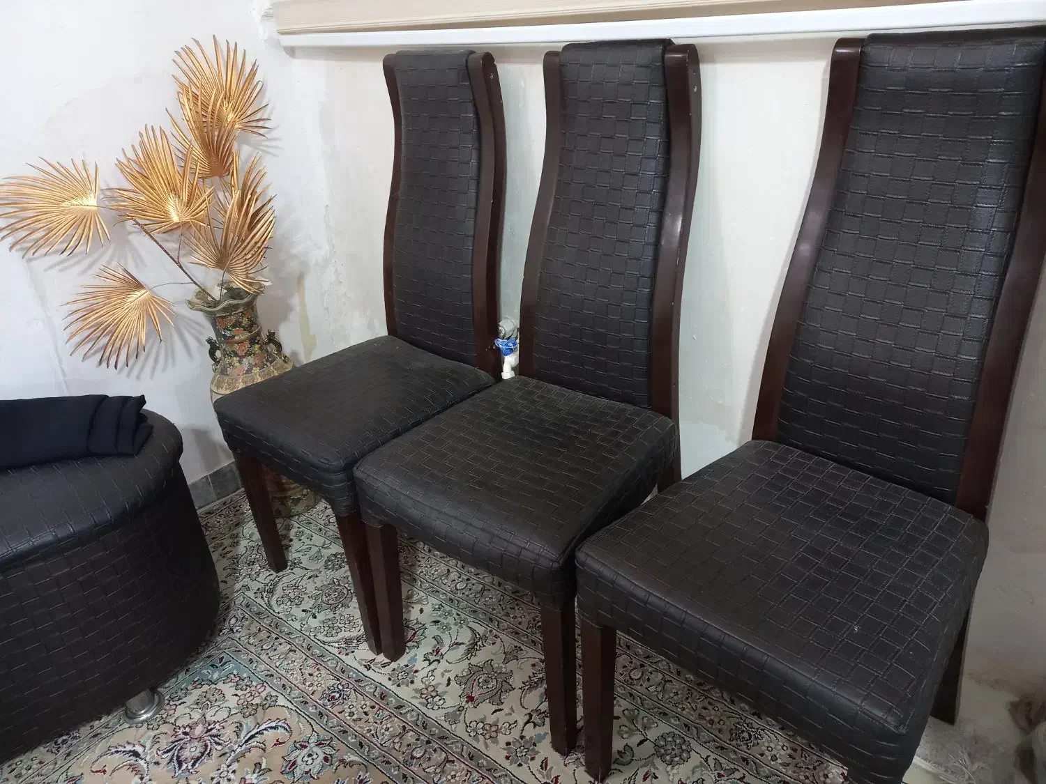 صندلی آشپزخونه|صندلی و نیمکت|قم, قلعه یزدیها|دیوار